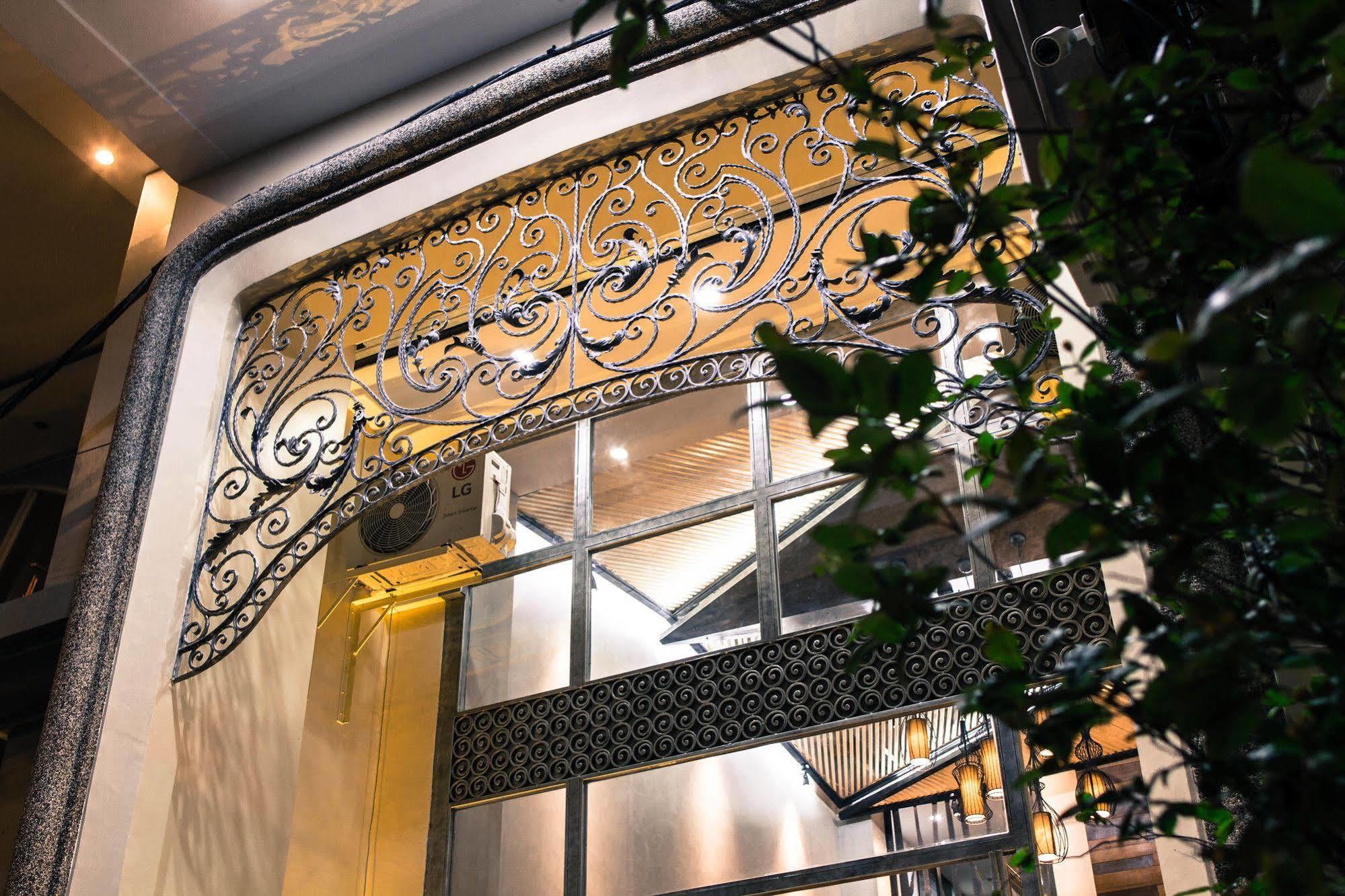 Point Boutique Hotel Пномпень Экстерьер фото